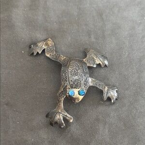 Courtney Peterson Sterling silver frog brooch/pendant.